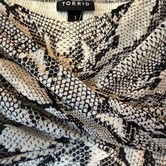 NEW Torrid Strapless Snakeskin Babydoll Top Size 1X NWT - Picture 4 of 16